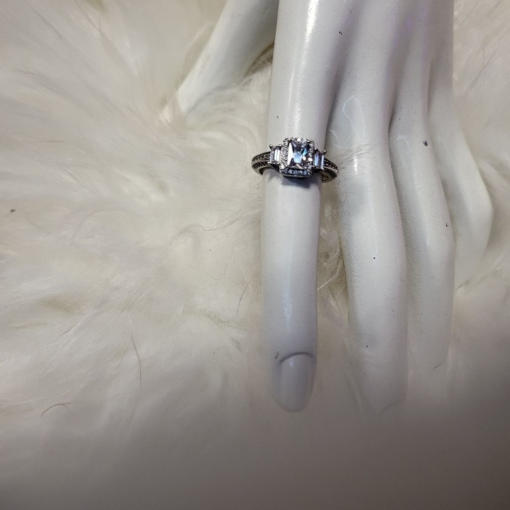 Sterling Silver Ring Cubic Zirconia Size 6